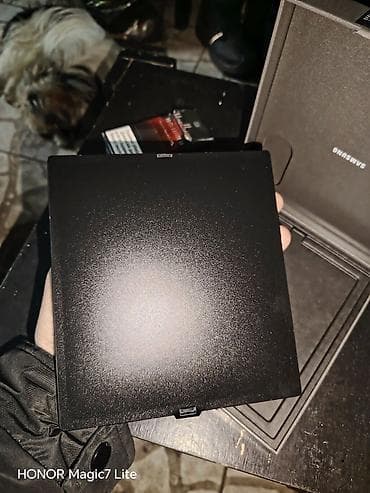 Samsung z fold 7 nov nekorišćen u garanciji dve godine na lalafo.rs — 5 Samsung z fold 7 nov nekorišćen u garanciji dve godine — 5