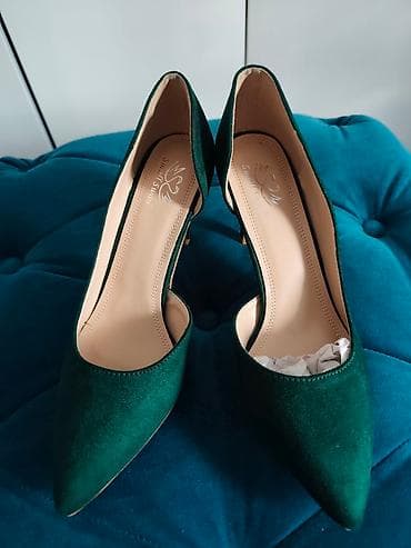 Elegantne ženske salonke u smaragdno zelenoj boji. - Materijal na lalafo.rs — 1 Elegantne ženske salonke u smaragdno zelenoj boji. - Materijal — 1