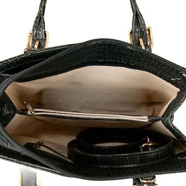 Torba vivienne marka: vivienne dimenzije: 25x20x10 cm materijal at lalafo.rs — 3 Torba vivienne marka: vivienne dimenzije: 25x20x10 cm materijal — 3