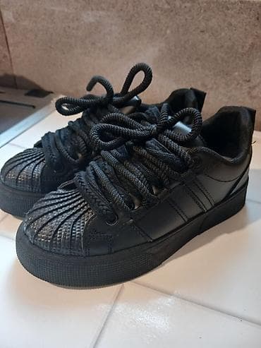 Crne patike – Starcap - Model: niskoprofilne patike sa debelim đonom na lalafo.rs — 1 Crne patike – Starcap - Model: niskoprofilne patike sa debelim đonom — 1