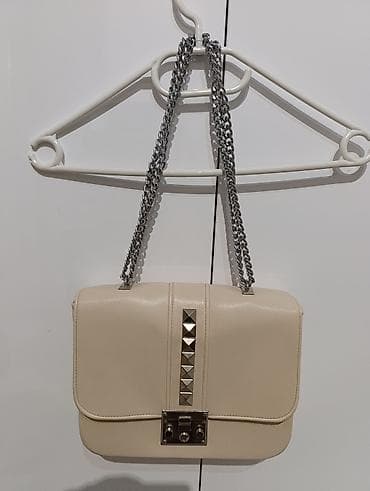 Elegantna bež torba preko ramena sa lančanim kaišem - Materijal na lalafo.rs — 1 Elegantna bež torba preko ramena sa lančanim kaišem - Materijal — 1