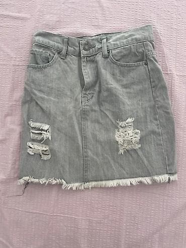 Siva teksas mini suknja sa „distressed” efektom. - Materijal na lalafo.rs — 1 Siva teksas mini suknja sa „distressed” efektom. - Materijal — 1