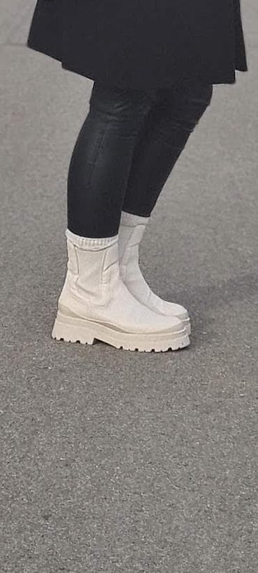 Stradivarius zenske cizme, veličina 38 na lalafo.rs — 2 Stradivarius zenske cizme, veličina 38 — 2