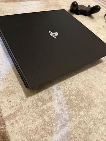PlayStation 4 Slim konzola + 3 DualShock 4džojstika + igra FIFA 19 - na lalafo.rs — 2 PlayStation 4 Slim konzola + 3 DualShock 4džojstika + igra FIFA 19 - — 2