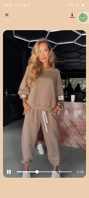 Opis: Ovaj komplet, koji se sastoji od dukserice i trenerke, nudi na lalafo.rs — 2 Opis: Ovaj komplet, koji se sastoji od dukserice i trenerke, nudi — 2