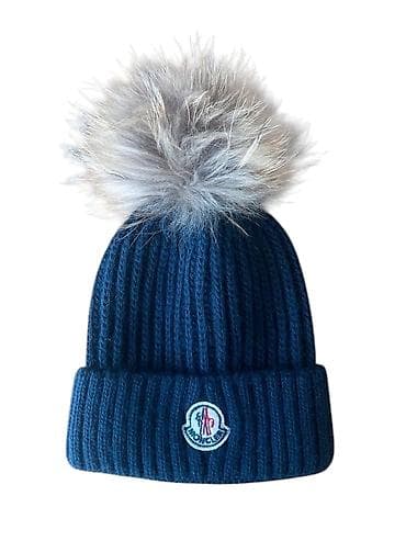 MONCLER pletena zimska kapa sa velikim pufnom - Boja: tamno plava - na lalafo.rs MONCLER pletena zimska kapa sa velikim pufnom - Boja: tamno plava -