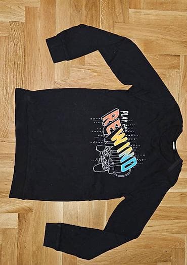 Majica za dečake. Veliĉina 146-152. Ez mane kao novo. Boja skroz crna na lalafo.rs — 1 Majica za dečake. Veliĉina 146-152. Ez mane kao novo. Boja skroz crna — 1