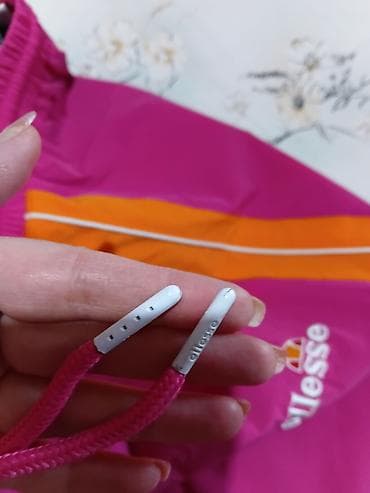 Ellesse ženske trenerke – model sa bočnim prugama - Boja: intenzivno na lalafo.rs — 6 Ellesse ženske trenerke – model sa bočnim prugama - Boja: intenzivno — 6