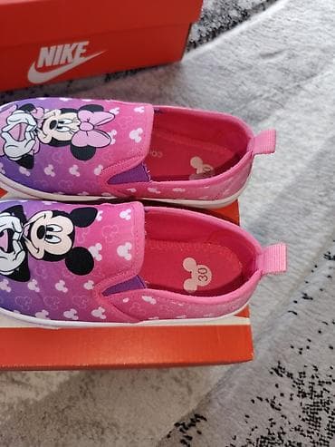 Dečije slip-on patike sa Disney motivom Mickey i Minnie. - Veličina at lalafo.rs — 4 Dečije slip-on patike sa Disney motivom Mickey i Minnie. - Veličina — 4