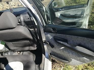 Auto bez ulaganja. Kupljen od prvog vlasnika. Registrovan do sredine at lalafo.rs — 3 Auto bez ulaganja. Kupljen od prvog vlasnika. Registrovan do sredine — 3