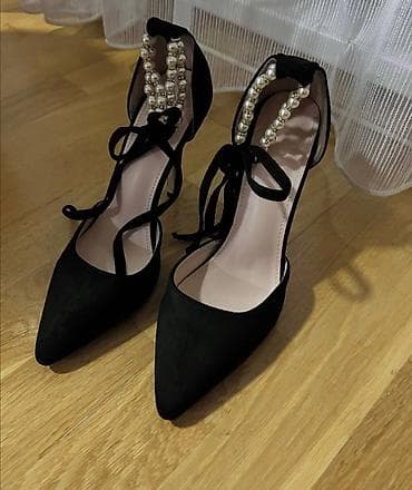 Elegantne crne salonke/štikle sa vezivanjem oko zgloba i ukrasnim na lalafo.rs — 4 Elegantne crne salonke/štikle sa vezivanjem oko zgloba i ukrasnim — 4
