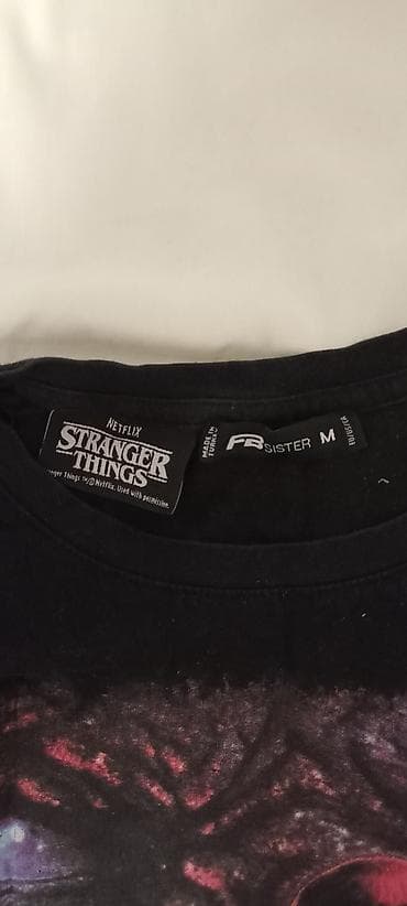 kom sa etiketom: Majica Stranger Things – sezona 4 - Originalni licencirani Netflix at lalafo.rs — 3 kom sa etiketom: Majica Stranger Things – sezona 4 - Originalni licencirani Netflix — 3