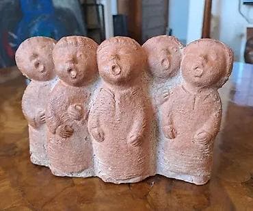 Figura od terakote bez potpisa. Dimenzija 19x12cm na lalafo.rs — 1 Figura od terakote bez potpisa. Dimenzija 19x12cm — 1