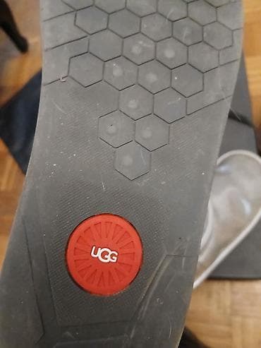 Ugg u broju 38. slabo nosene. vuna unutra at lalafo.rs — 5 Ugg u broju 38. slabo nosene. vuna unutra — 5