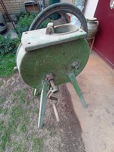 Stari krunjač sa slike, cena 8000 dinara, preuzimanje lično na lalafo.rs Stari krunjač sa slike, cena 8000 dinara, preuzimanje lično