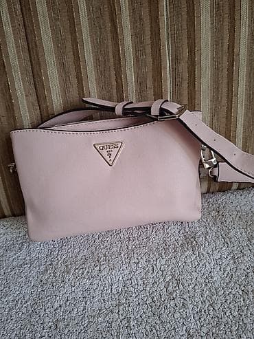 Guess ženska crossbody torba - Model: mala torba preko ramena sa na lalafo.rs Guess ženska crossbody torba - Model: mala torba preko ramena sa