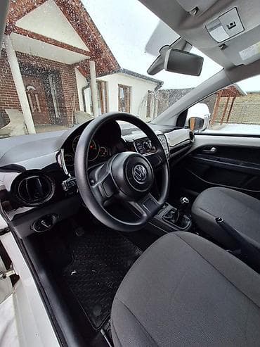 Volkswagen Up: 1 l | 2016 г. Hečbek na lalafo.rs Volkswagen Up: 1 l | 2016 г. Hečbek