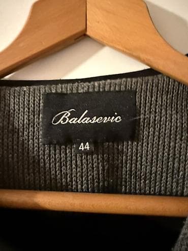 dve suknje po: Ženska jakna Balasevic, veličina 44. Više odgovara za osobu koja na lalafo.rs — 2 dve suknje po: Ženska jakna Balasevic, veličina 44. Više odgovara za osobu koja — 2