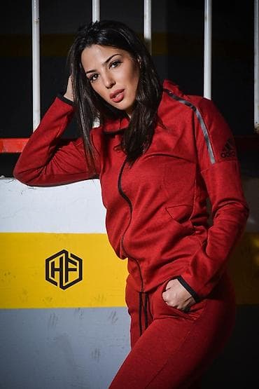 zenske broj: Zenska komplet trenerka
S M L XL 2XL at lalafo.rs — 2 zenske broj: Zenska komplet trenerka
S M L XL 2XL — 2