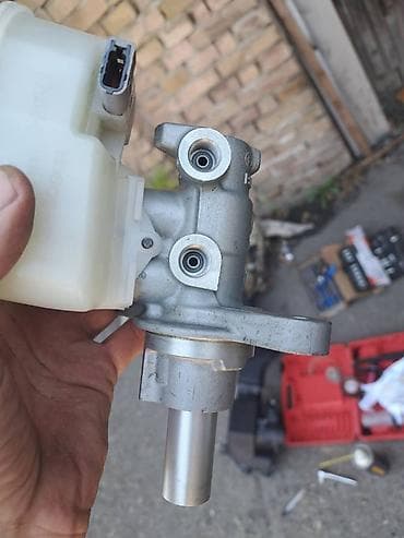 Brake System: Glavni kocioni cilindar sa posudom BOSCH Suzuki SX4 S-Cross Polovan at lalafo.rs — 5 Brake System: Glavni kocioni cilindar sa posudom BOSCH Suzuki SX4 S-Cross Polovan — 5