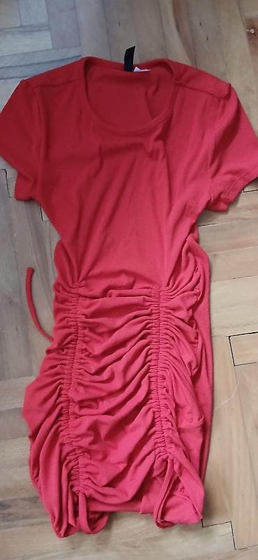 Crvena ženska haljina H&M Divided - Model: mini/kratka haljina sa na lalafo.rs Crvena ženska haljina H&M Divided - Model: mini/kratka haljina sa