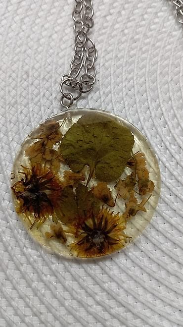 Ogrlica od epoxi smole.
Nova na lalafo.rs — 2 Ogrlica od epoxi smole.
Nova — 2