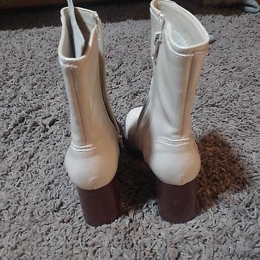 Komplet ženske modne obuće i torbe u bež nijansi. - Čizme do članka at lalafo.rs — 10 Komplet ženske modne obuće i torbe u bež nijansi. - Čizme do članka — 10