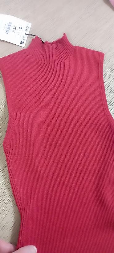 Rebrasta uska haljina bez rukava, brend Bershka. - Boja: intenzivno na lalafo.rs — 4 Rebrasta uska haljina bez rukava, brend Bershka. - Boja: intenzivno — 4