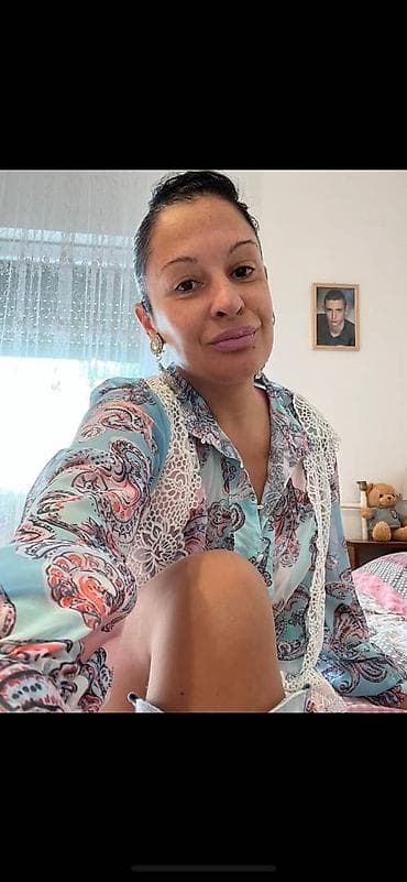 dve suknje po: XL, color - Multicolored at lalafo.rs — 4 dve suknje po: XL, color - Multicolored — 4