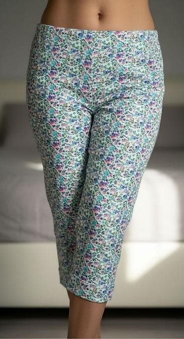 Ženske 3/4 helanke sa cvetnim printom - Dužina do ispod kolena na lalafo.rs Ženske 3/4 helanke sa cvetnim printom - Dužina do ispod kolena