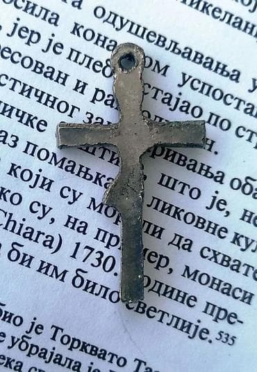Antiques: Dva KRSTa privesci. Privezak krst je lepo izrađen verski dodatak koji at lalafo.rs — 5 Antiques: Dva KRSTa privesci. Privezak krst je lepo izrađen verski dodatak koji — 5