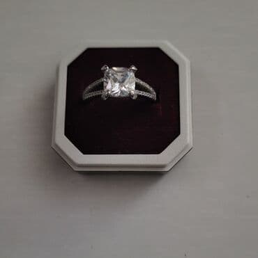 Ženski prsten, Handmade, Materijal: Cirkon na lalafo.rs Ženski prsten, Handmade, Materijal: Cirkon