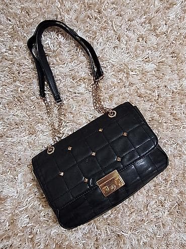 Ženska tašna – crna, klasičan “shoulder/chain” model, original Guess at lalafo.rs — 1 Ženska tašna – crna, klasičan “shoulder/chain” model, original Guess — 1