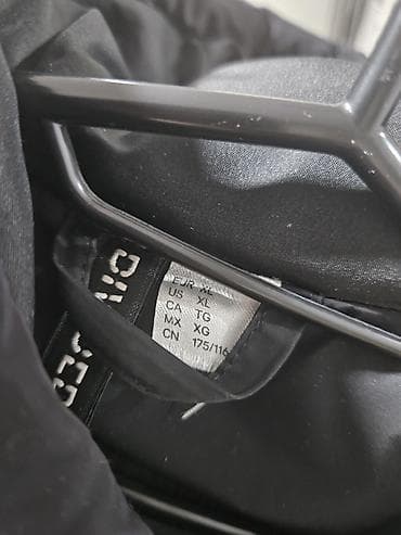 Crna ženska jakna sa kapuljačom, puf kroja, veličina XL. - Kratak na lalafo.rs — 3 Crna ženska jakna sa kapuljačom, puf kroja, veličina XL. - Kratak — 3