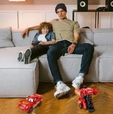 Toy Cars: Munja Mekvin - Robot i Auto 2u1 na Daljinski 🚗🤖 Model: 50-00-1200-00 at lalafo.rs — 2 Toy Cars: Munja Mekvin - Robot i Auto 2u1 na Daljinski 🚗🤖 Model: 50-00-1200-00 — 2