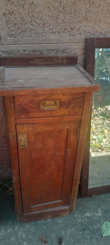 Antique Dressers: Drvene noćne ormariće – starinski model - Materijal: puno drvo (hrast at lalafo.rs — 7 Antique Dressers: Drvene noćne ormariće – starinski model - Materijal: puno drvo (hrast — 7