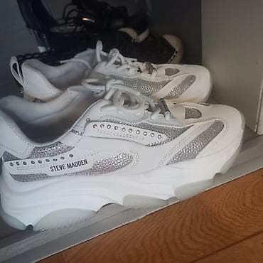 Ženske patike Steve Madden sa debelim đonom, u beloj boji sa srebrnim na lalafo.rs — 1 Ženske patike Steve Madden sa debelim đonom, u beloj boji sa srebrnim — 1