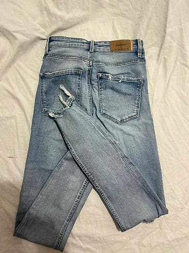 Ženske farmerke – svetlo plave, skinny kroj sa distressed detaljima - na lalafo.rs — 2 Ženske farmerke – svetlo plave, skinny kroj sa distressed detaljima - — 2