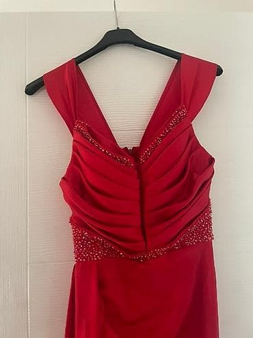 Elegantna duga crvena haljina za svečane prilike. - Kroj: uska na lalafo.rs — 6 Elegantna duga crvena haljina za svečane prilike. - Kroj: uska — 6