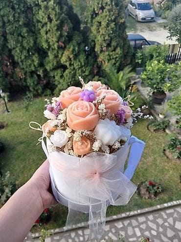 Aranžman od mirisljavih svecau kutiji – ručno rađene cvetne sapunice na lalafo.rs — 2 Aranžman od mirisljavih svecau kutiji – ručno rađene cvetne sapunice — 2