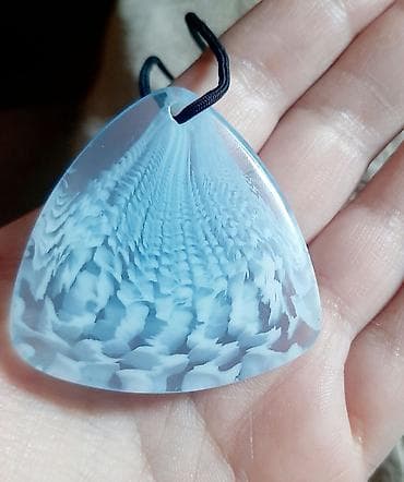 Retro plavi privezak u obliku školjke Privezak je iz 90-tih godina na lalafo.rs — 5 Retro plavi privezak u obliku školjke Privezak je iz 90-tih godina — 5