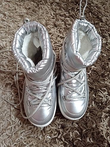 Snegerice, ocuvane bez ostecenja. 32br at lalafo.rs — 2 Snegerice, ocuvane bez ostecenja. 32br — 2