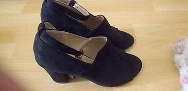 Potpuno nove sandale, broj 37.
Veštački materijal.
Visina štikle 8 cm na lalafo.rs — 3 Potpuno nove sandale, broj 37.
Veštački materijal.
Visina štikle 8 cm — 3