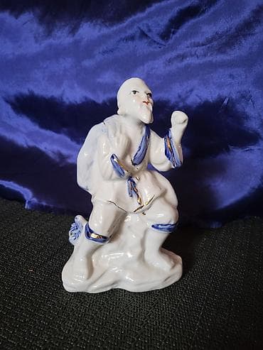 Porcelanska nova,vintaz figura kineski mudrac. Figura na lalafo.rs — 1 Porcelanska nova,vintaz figura kineski mudrac. Figura — 1