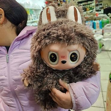 Plišana lutka Labubu - Slatka kolekcionarska lutka sa velikim sjajnim na lalafo.rs — 1 Plišana lutka Labubu - Slatka kolekcionarska lutka sa velikim sjajnim — 1