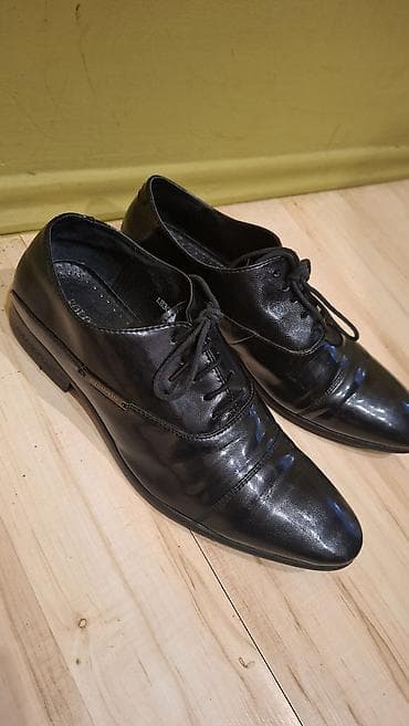 Elegantne muške cipele – crne, vezivanje na pertle, klasičan „cap-toe“ na lalafo.rs — 4 Elegantne muške cipele – crne, vezivanje na pertle, klasičan „cap-toe“ — 4