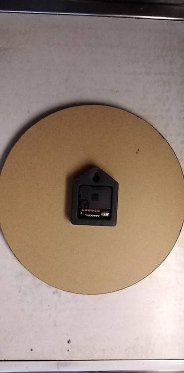 Zidni sat sa slikovitim brojčanikom. Prečnik: 33 cm. Debljina: 5 mm na lalafo.rs — 2 Zidni sat sa slikovitim brojčanikom. Prečnik: 33 cm. Debljina: 5 mm — 2