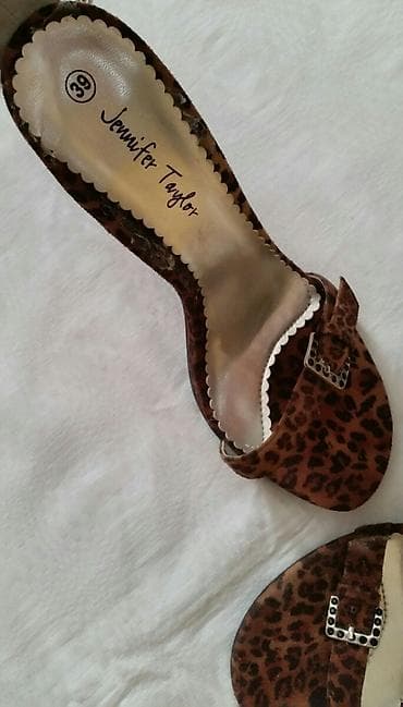 JENNIFER TAYLOR prelepe elegantne sandale uvek aktuelan model, br./39 na lalafo.rs — 3 JENNIFER TAYLOR prelepe elegantne sandale uvek aktuelan model, br./39 — 3