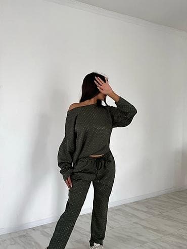 zenske broj: Dvodeleni ženski komplet – dukserica i trenerka sa sitnim tačkicama - at lalafo.rs — 5 zenske broj: Dvodeleni ženski komplet – dukserica i trenerka sa sitnim tačkicama - — 5