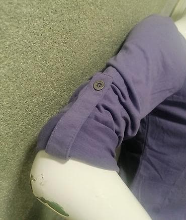 Prelepa majica Vel M L Rukavi mogu da se podignu Novo Uvoz Italija na lalafo.rs — 2 Prelepa majica Vel M L Rukavi mogu da se podignu Novo Uvoz Italija — 2